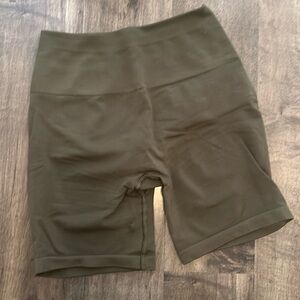 Alphalete amplify biker shorts